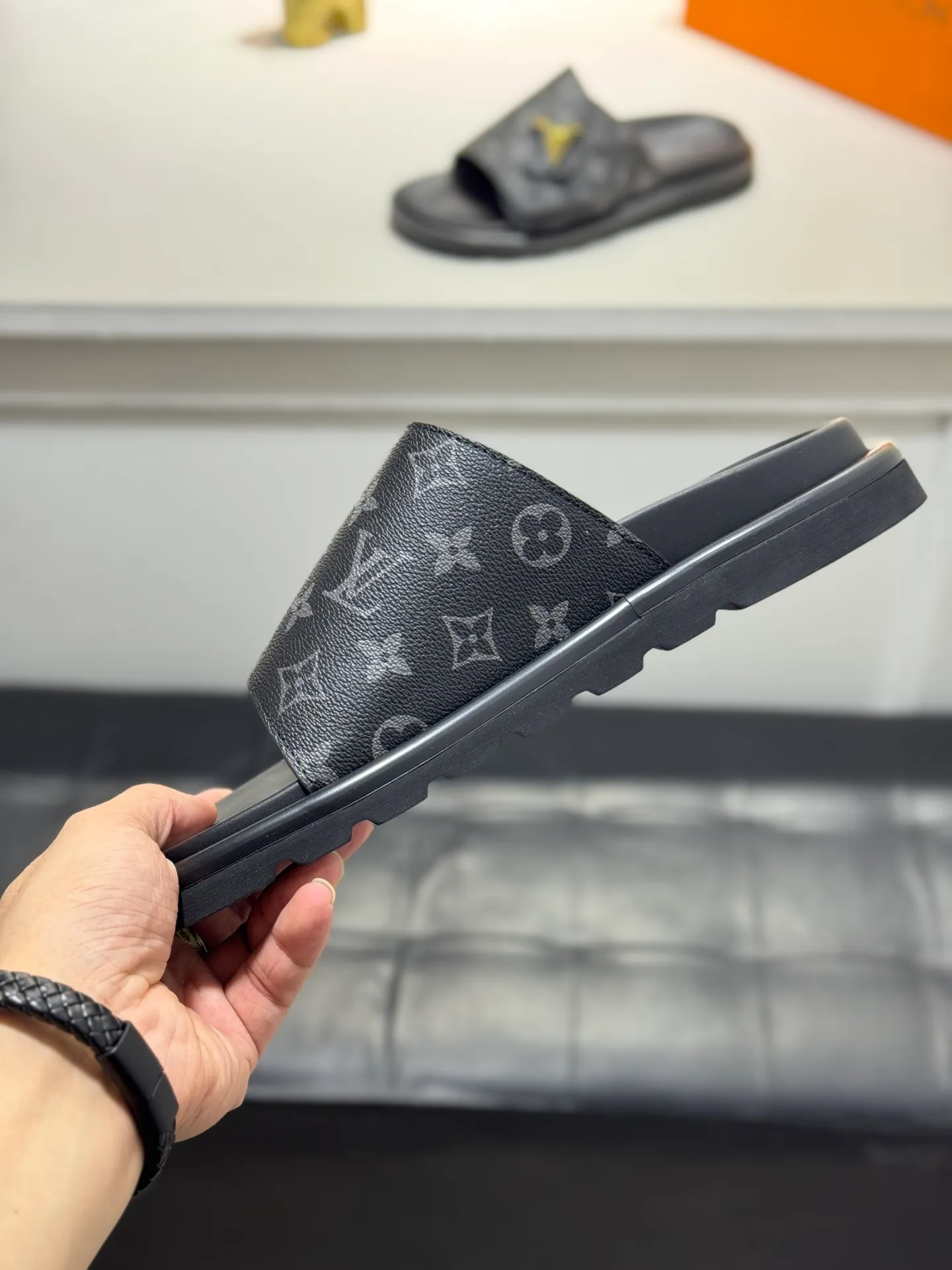 Men's Men's Shoes💰360 [New Style]🦇🦇Top Original [Louis Vuitton] Slippers for Couples👫Spring and Summer Style🎯🎯As an active family in the fashion industry ⭐ Lv takes bold innovation as its true nature ⚡Fabric and floral with hardware🔥Clean and neat ⚡Fashionable and elegant🌹Multiple colors available Size: 36-44 (45. Customized